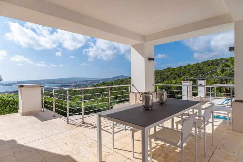Bright luxury villa with fantastic views in a prime location — photo 4