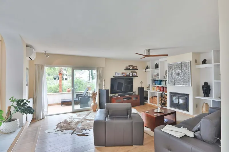 Spacious Mediterranean villa with guest cottage and sea views for sale in Costa d’en Blanes — photo 8