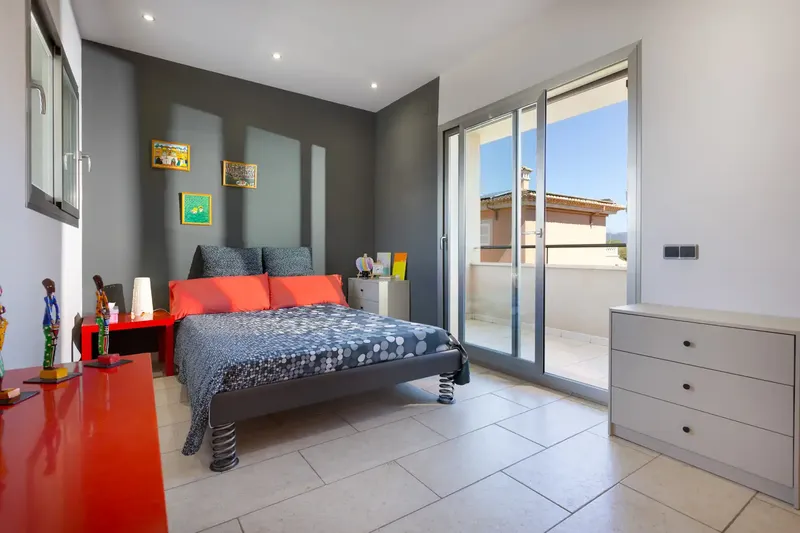 This modern detached house in Marratxí offers an exceptional blend of contemporary comfort, generous living space, and a great environment — photo 5