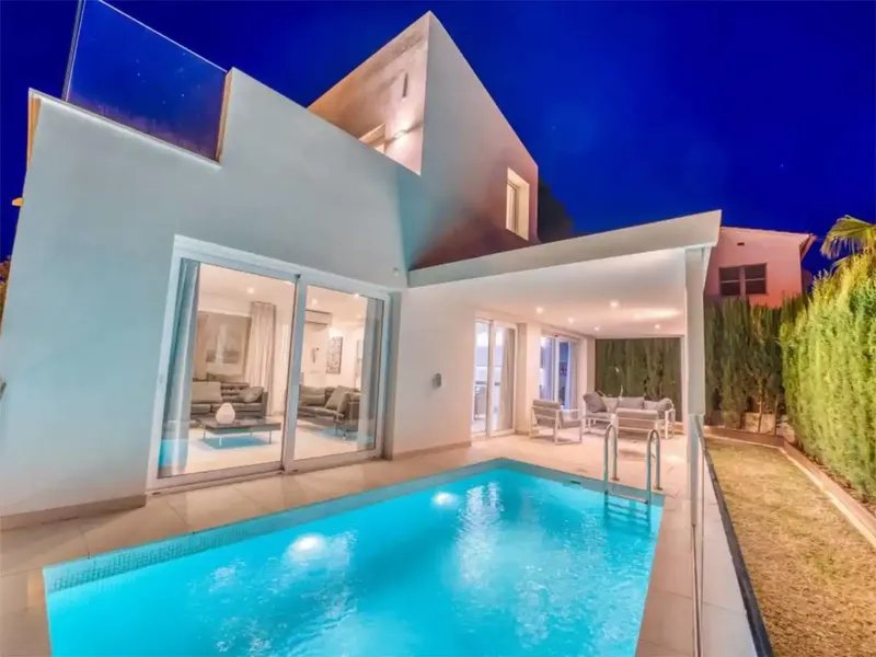 La espectacular casa se encuentra en Alcudia, nueva, con estructura, interiores y ambiente moderno. Equipada con todo detalle para unas vaca — photo 6