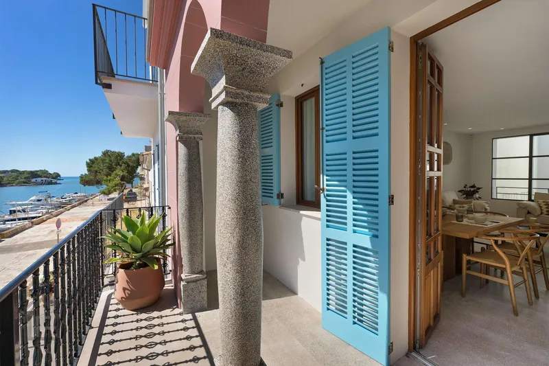 Stylish completely renovated townhouse on the first sea line in the old town of Portocolom — photo 1