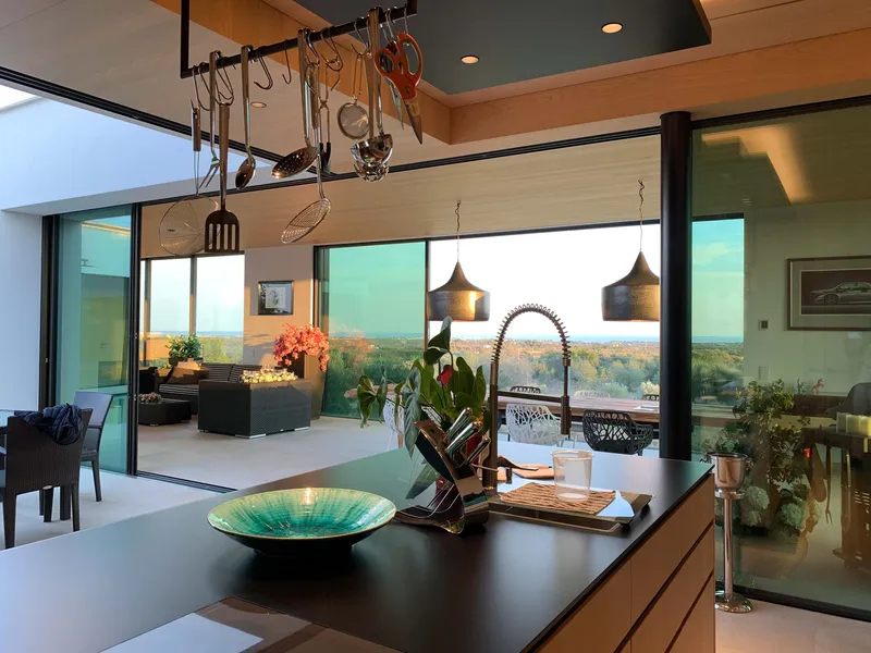 Modern Design House with Sea Views, High-Tech Pool and Guest Apartment — photo 7