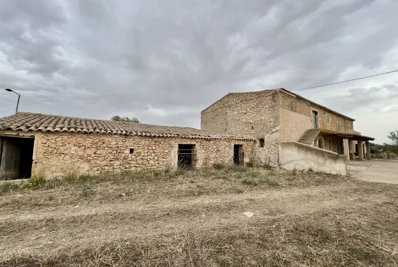 Rustic finca with agricultural outbuildings in Felanitx — photo 11