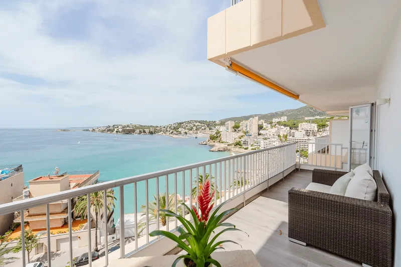 Renovated flat with sea views in Cala Major, Palma — photo 1