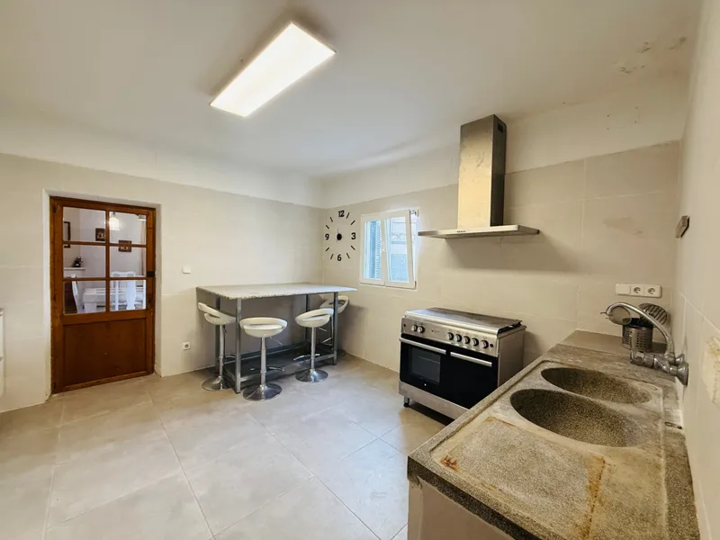 Great potential. Village house to update, 5 bed... — photo 11
