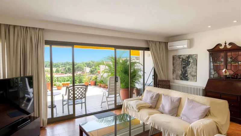 Mediterranean-style living with ocean views in Porto Pi — photo 2