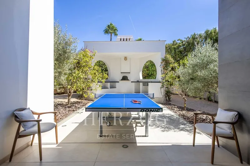 Modern villa in top location right by the sea — photo 10