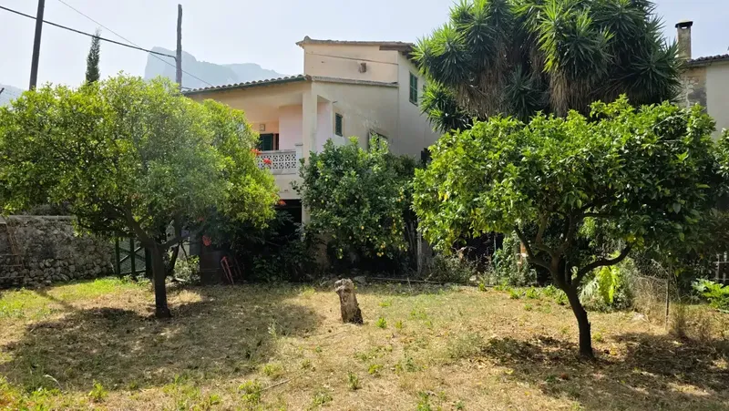 Discover this beautiful Mallorcan home of about 200 m² built, located in a quiet area on the outskirts of Sóller, surrounded by nature — photo 2