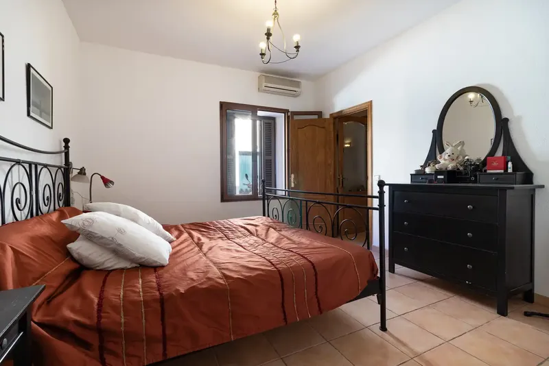 The property is ideally located to enjoy excellent views and tranquility. This spacious ground floor house, built in 1950 — photo 9