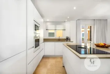 Live luxury effortlessly in this spectacular recently renovated apartment in the prestigious Club de Vela, Port Andratx — photo 8