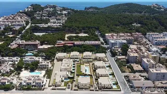 This new building with ground floor apartments, penthouses and townhouses is being built in an absolutely privileged location in Ca — photo 11