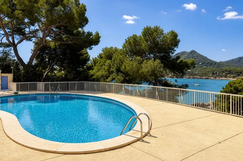In a highly sought-after location, in a complex with sea access, we present this apartment which, with its large partially covered terrace, offers the perfect living space to enjoy Mallorca to the fullest. — photo 8