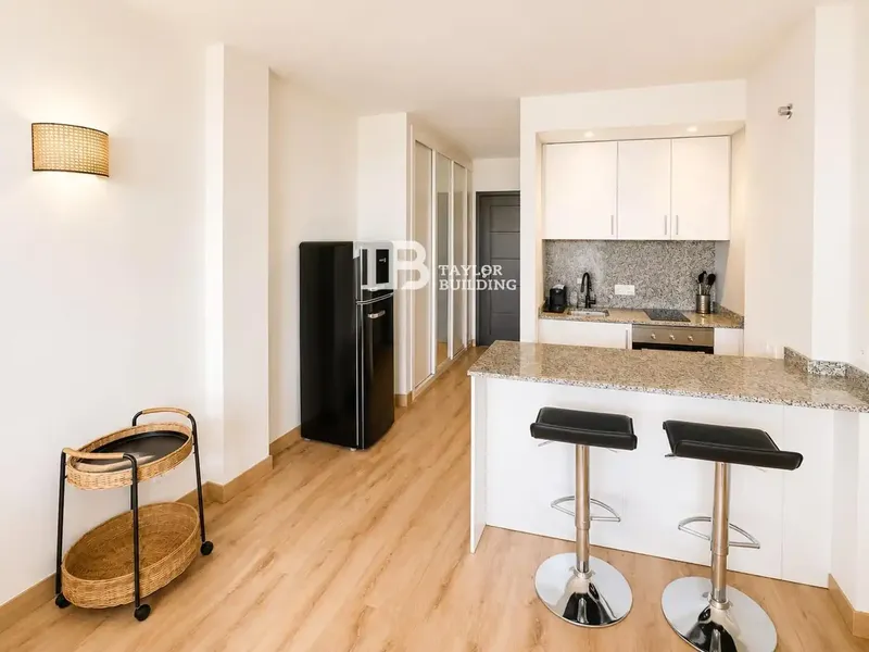 Taylor Building Real Estate sells this cozy renovated studio with sea views and balcony in Illetas, Calvià — photo 5