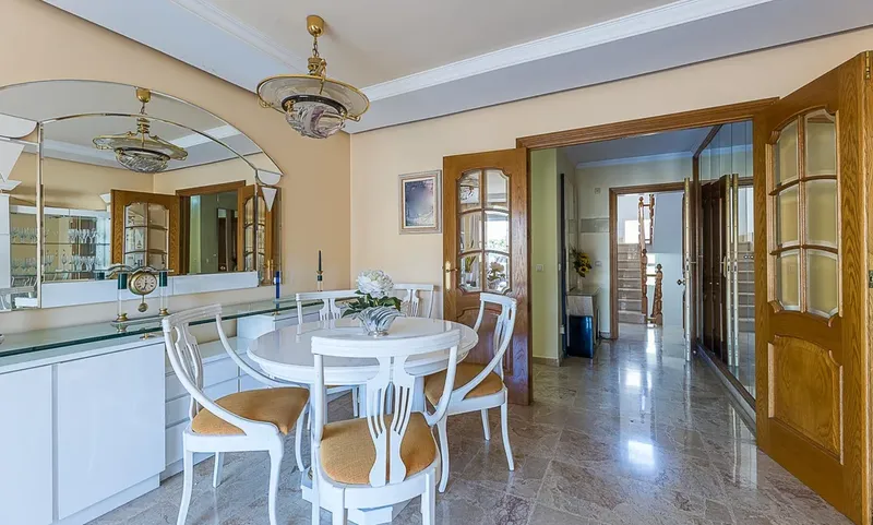Building in Pedro Garau with commercial premises, garage... — photo 1
