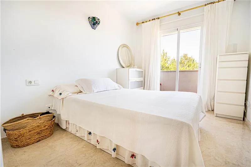 Apartment with a terrace of approx. 32 m² offering views of the forest, in a residential complex with swimming pools — photo 10