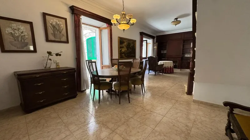 We present this charming village house with endless possibilities in the heart of Sineu, a true Mallorcan gem located in — photo 5