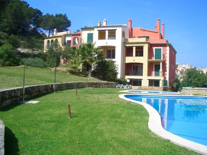 Terrace with pool view — photo 9
