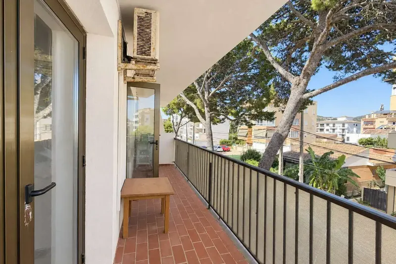 ¡Bienvenidos a Cala Millor! Este atractivo piso de 2 habitaciones, situado en tercera línea de mar, combina la calidad de vida mediterránea — photo 7