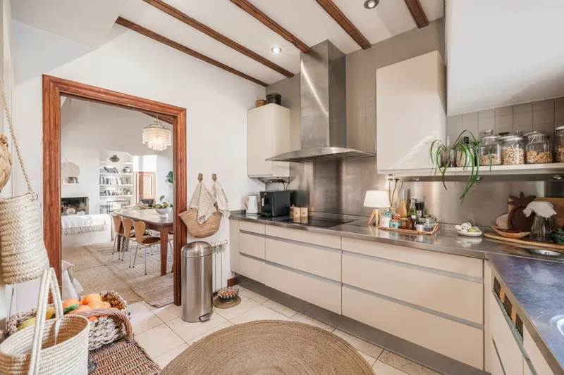 Villa with high ceilings with breathtaking sea views and pool in El Terreno, Palma — photo 9