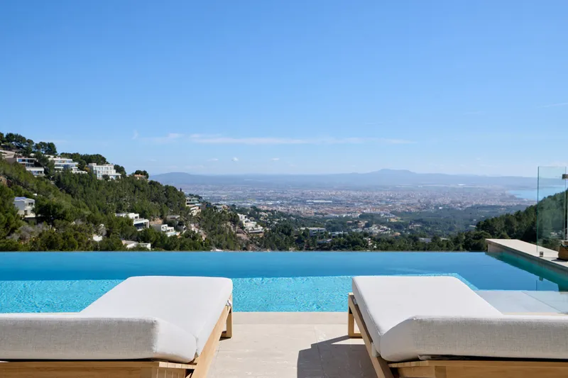 Exclusive: Modern villa with spectacular city and sea views! - Marcel Remus Real Estate — photo 2