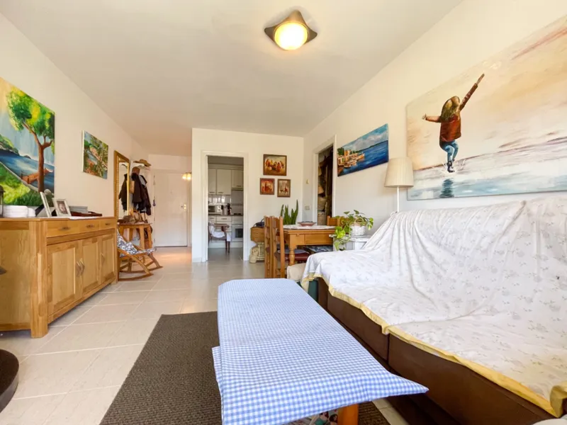 Sunny 2-bedroom apartment with private parking — photo 2