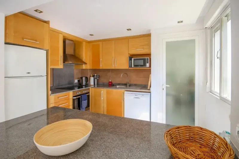Nice ground floor apartment in the coveted residential area of Bellresguard, a few minutes walk from the beach and the emblematic — photo 9