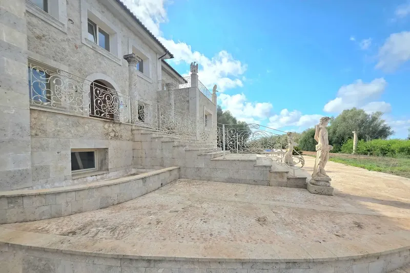 In a privileged elevated position, not far from Playa de Muro, this extraordinary property rises above the island between Santa Margalida — photo 1