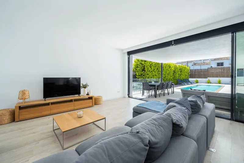 Long-term rental of contemporary villa in Palma with garden and pool — photo 4