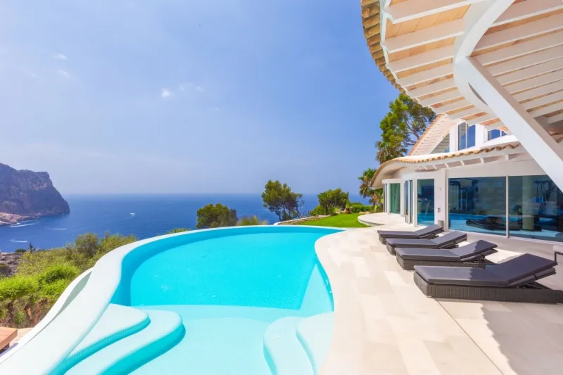 Impressive seagull villa offers sensational sea views - Puerto Andratx — photo 1