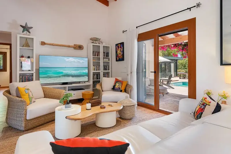 Located in the exclusive urbanization Crestatx, near Pollensa, this beautiful renovated villa combines contemporary design, energy efficiency — photo 5