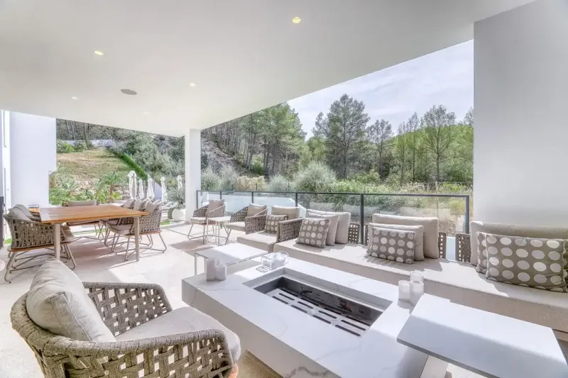 This contemporary villa is located in Son Vida, the most exclusive and prestigious residential enclave in Palma, and combines striking architecture — photo 10