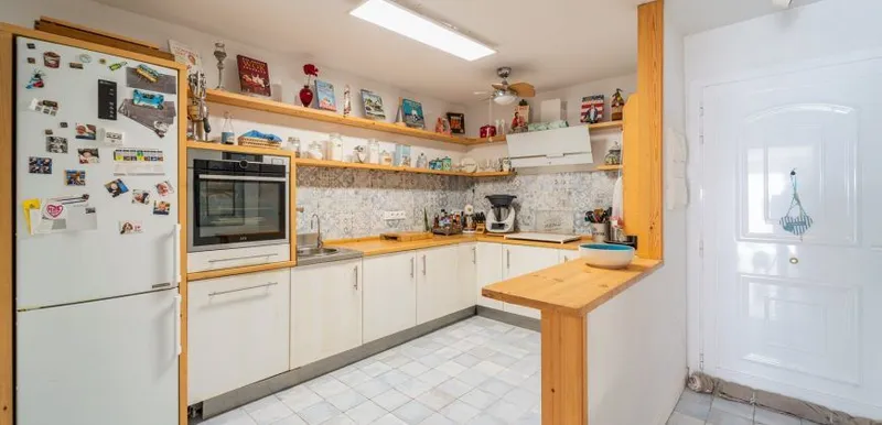 Townhouse for rent in Ses Salines with terrace and fireplace — photo 2