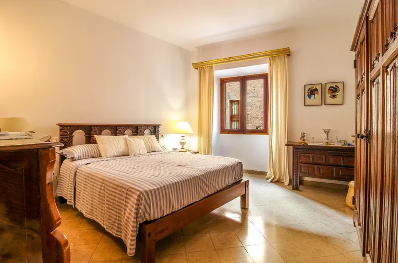 Six bedroom townhouse for sale in Pollensa old town — photo 5