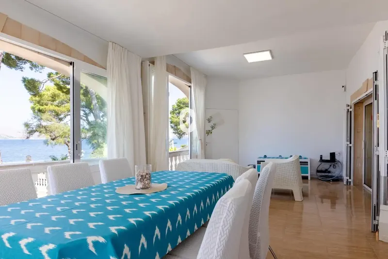Inmoclaus presents an exclusive opportunity on the seafront. Two independent homes — ground floor and first floor with free ceiling — — photo 7