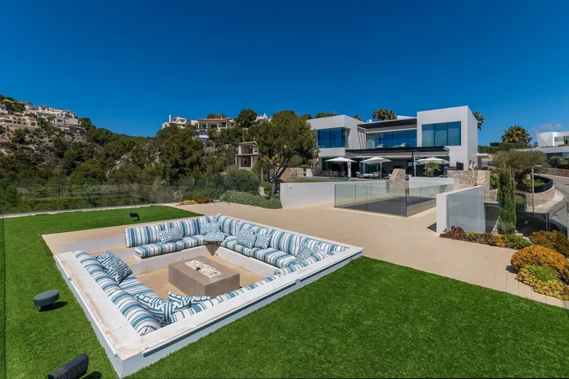 Unique Collection of Three High-End, Meticulously Designed Villas with a Total of 12 Bedrooms, in the Prestigious Area of Port Andratx — photo 1