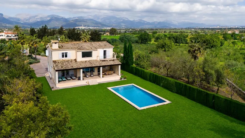 Spectacular chalet in Biniagual - Binissalem — photo 1
