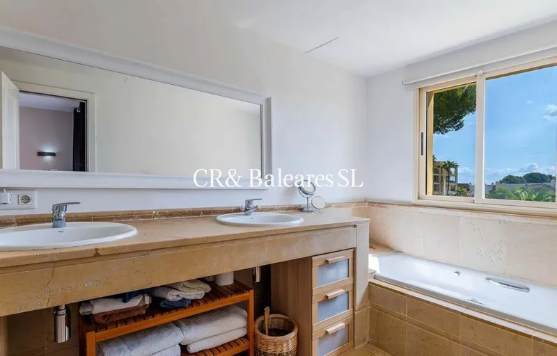 Fabulous ground floor apartment on two levels — photo 8