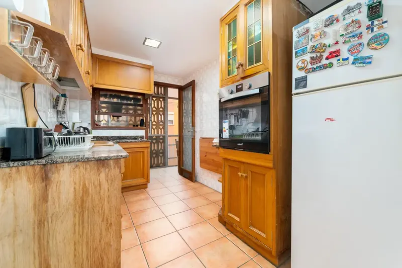 Discover this excellent opportunity to acquire a flat in Palma de Mallorca. Located on a fourth floor without a lift, this property has — photo 1