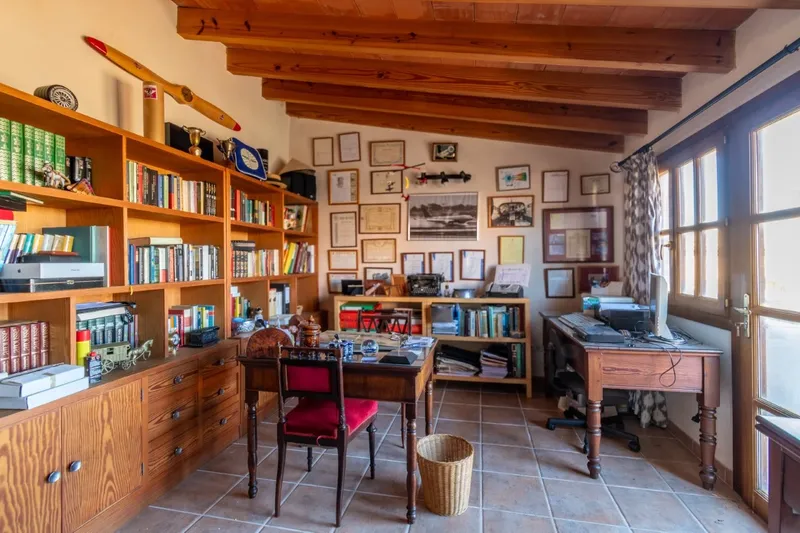 Large 3,500m² plot with dwelling, warehouse and great potential — photo 3