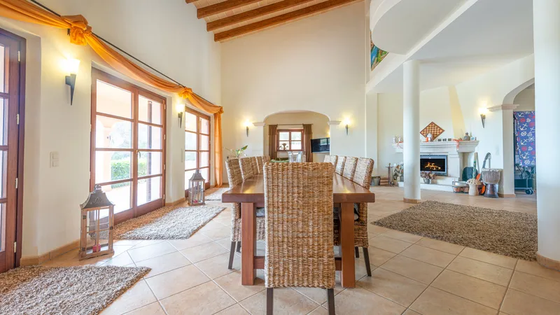 Idyllic finca in Santanyi with Mallorcan charm and panoramic views — photo 4