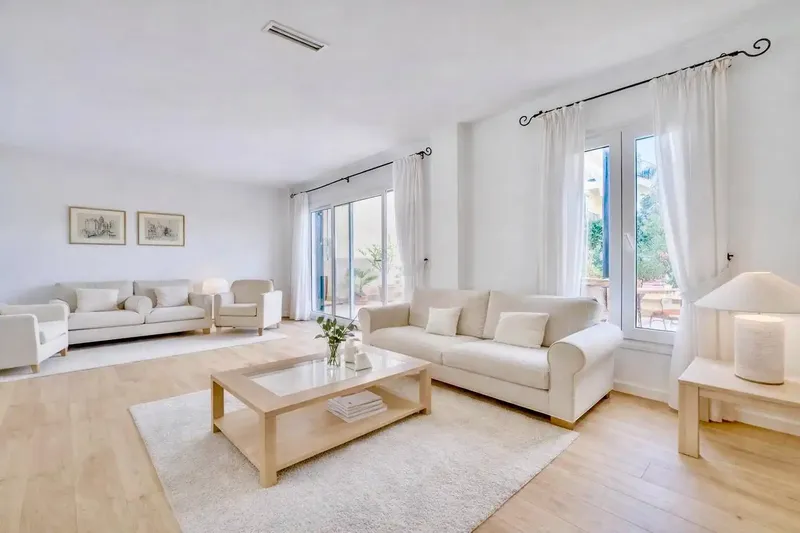 A beautiful duplex apartment in a privileged location in Portal Nous - Castillo de Bendinat, within a large complex of — photo 2