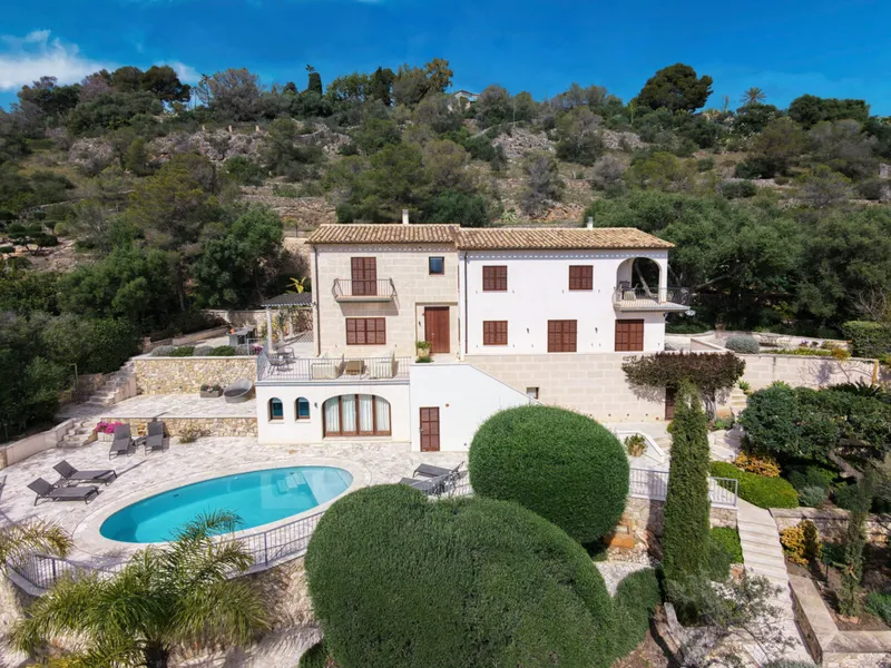 Five-bedroom coastal villa with rental licence in Genova — photo 1