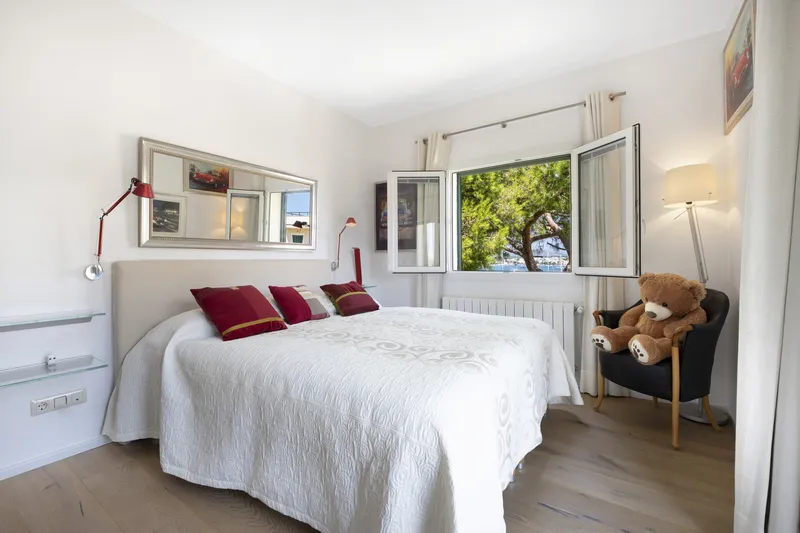 Penthouse with 200 sqm roof terrace and harbour views in Portocolom — photo 9