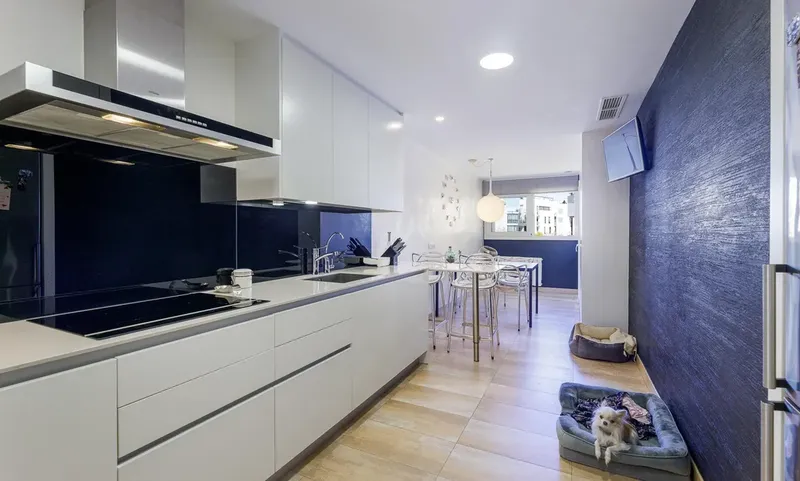 Apartment in modern building with community pool and... — photo 5
