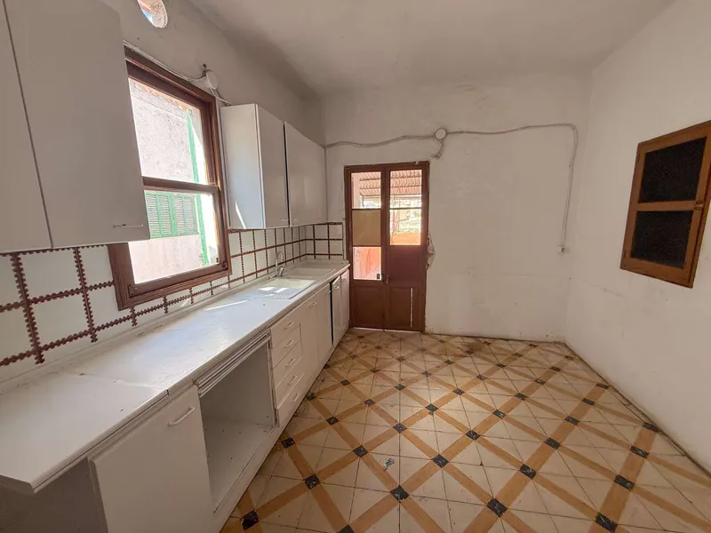 Large townhouse with XL garden and several residential units in the center of Felanitx — photo 9