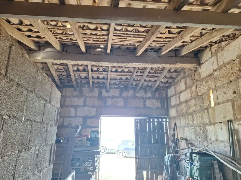 Rustic estate for sale with own well and irrigation pond, about 5,324 m2 of land and easy access next to the road — photo 12