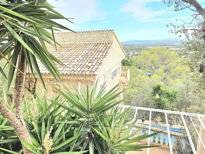 Discover the home of your dreams in the exclusive Sa Font Seca urbanization in Palmanyola! This magnificent detached house offers you a — photo 2