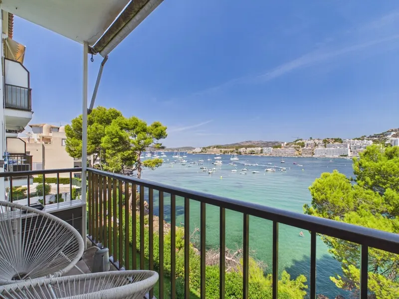 Stunning Renovated First-Line Sea Apartment in Santa Ponsa — photo 8