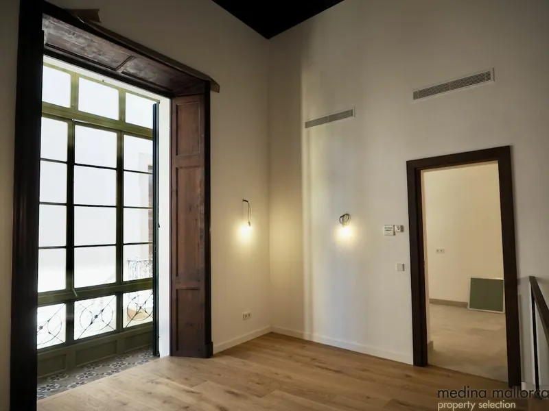 Luxury duplex apartment in a historic building in Palma — photo 1