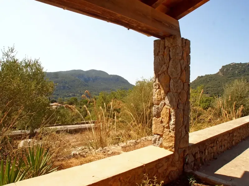 Beautiful Stone House with 80cm walls, on a rustic estate of approx. 33,000m2, has cistern water, Endesa electricity, distributed in — photo 5